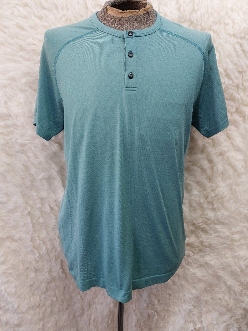 Lululemon Men's Henley Mens Medium Metal Vent Blue Short Sleeve Shirt L